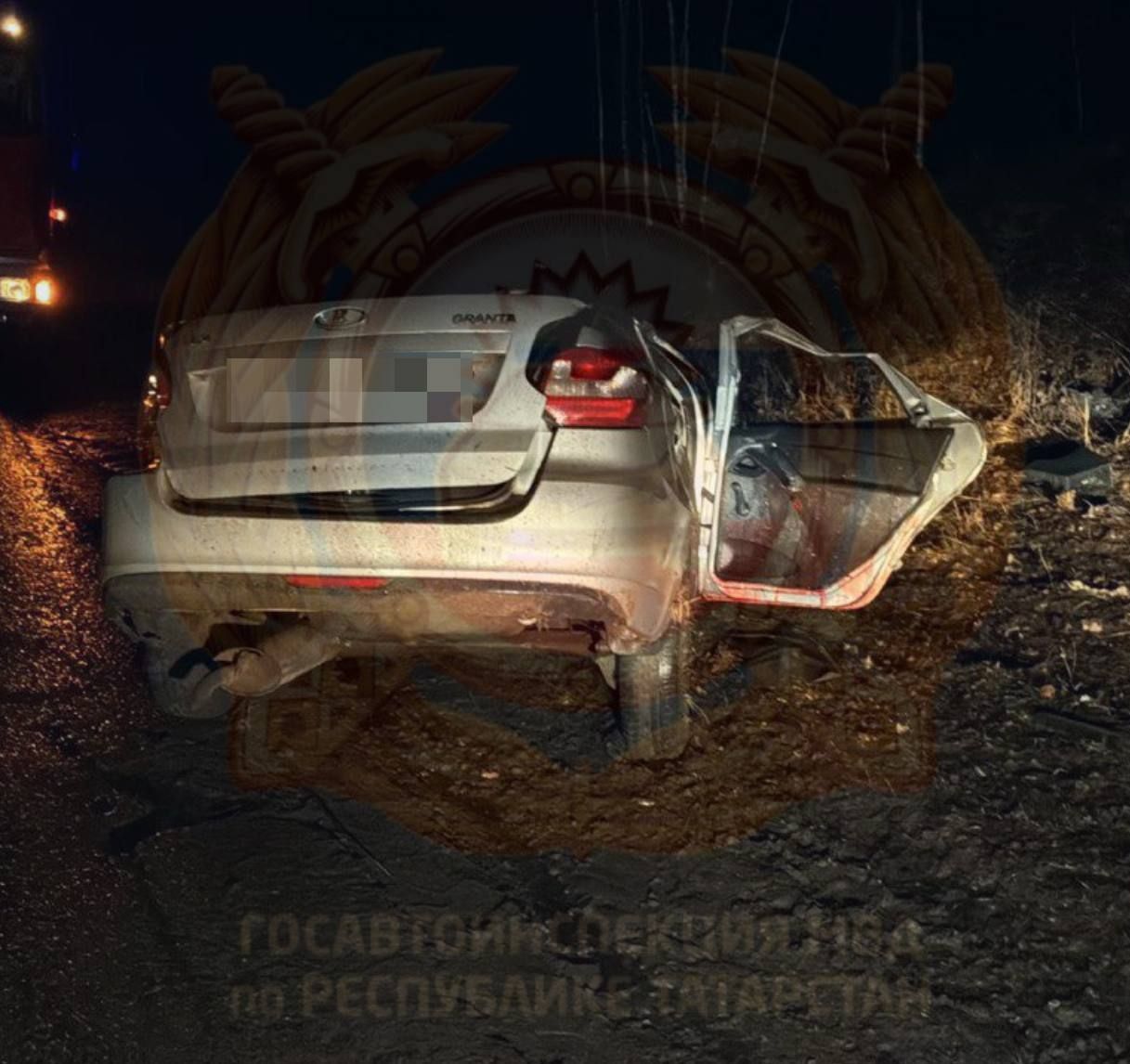 Автомобиль агачка килеп бәрелү нәтиҗәсендә 19 яшьлек пассажир вафат була