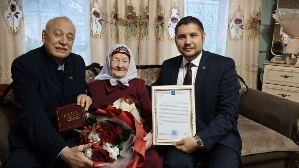 Чишмәле Сап авылында яшәүче  Хаҗирә әби 100 яшьлек юбилеен каршы алды
