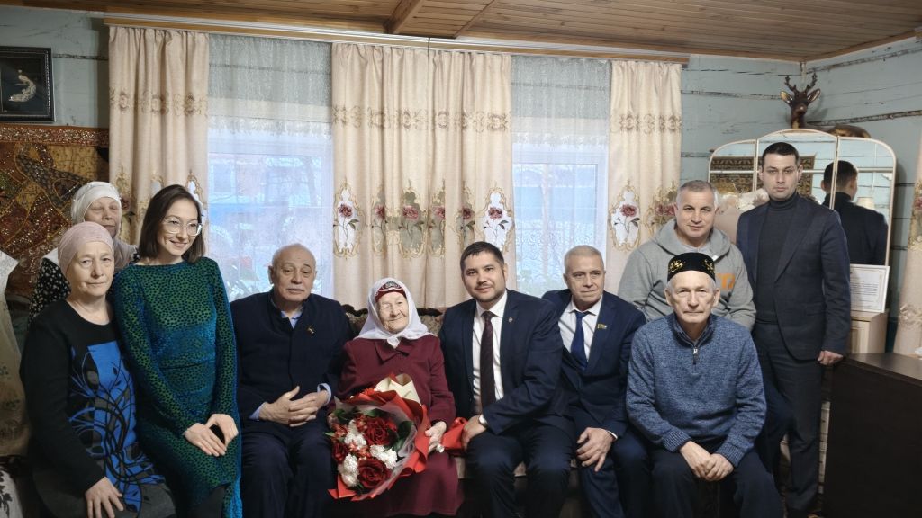 Чишмәле Сап авылында яшәүче  Хаҗирә әби 100 яшьлек юбилеен каршы алды