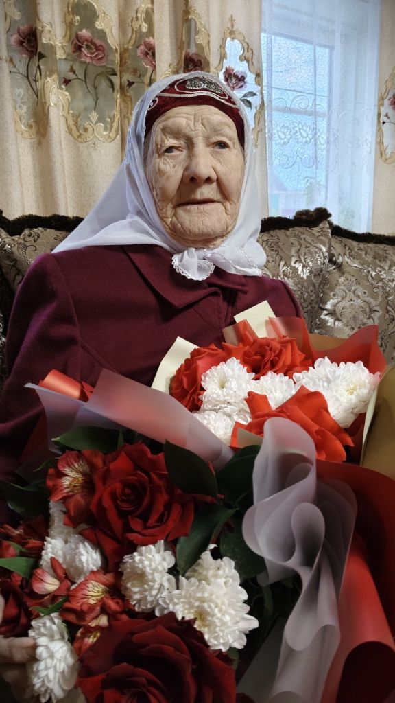 Чишмәле Сап авылында яшәүче  Хаҗирә әби 100 яшьлек юбилеен каршы алды