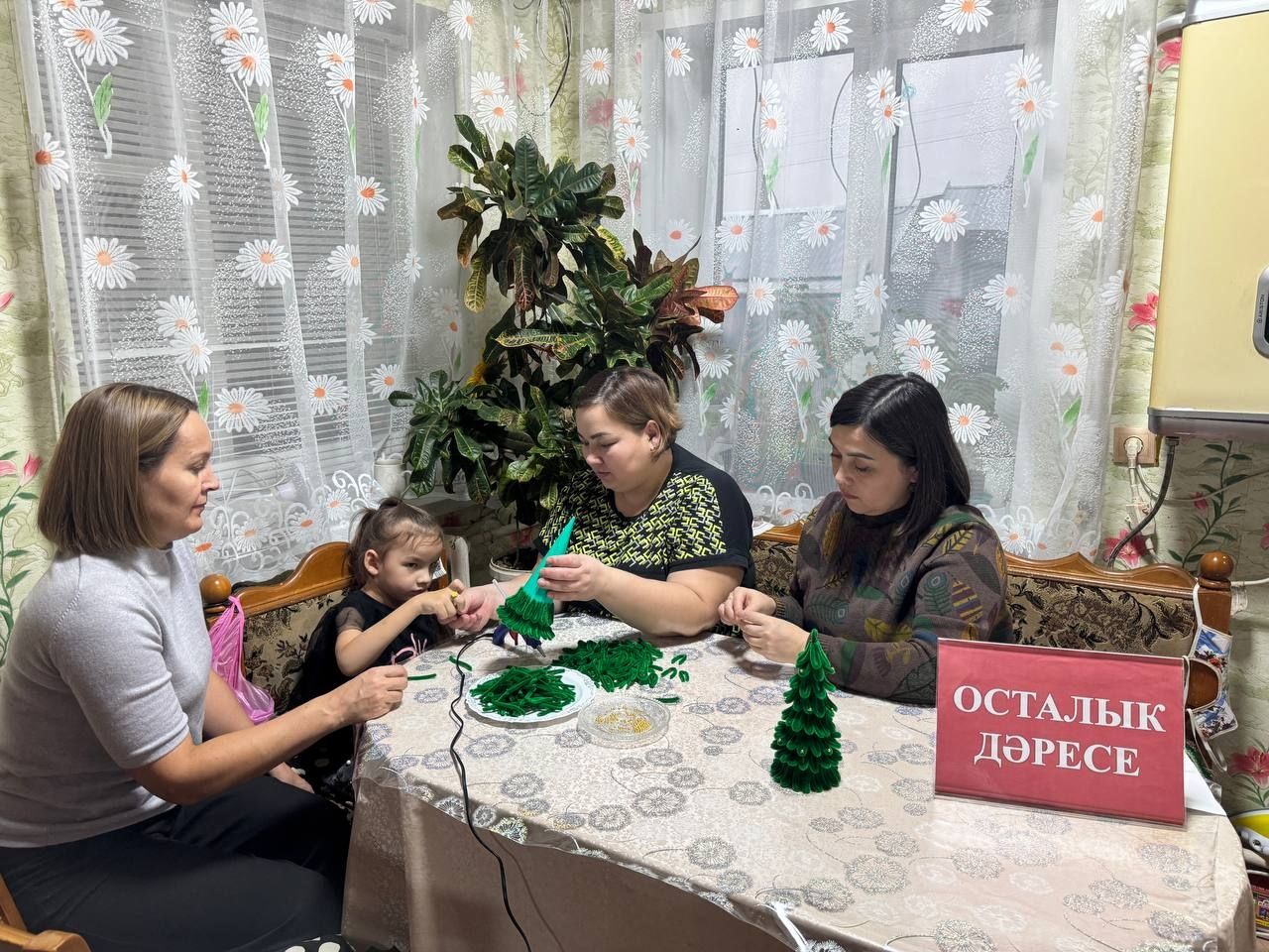 Үзәк китапханә хезмәткәрләре осталык дәресе уздырды