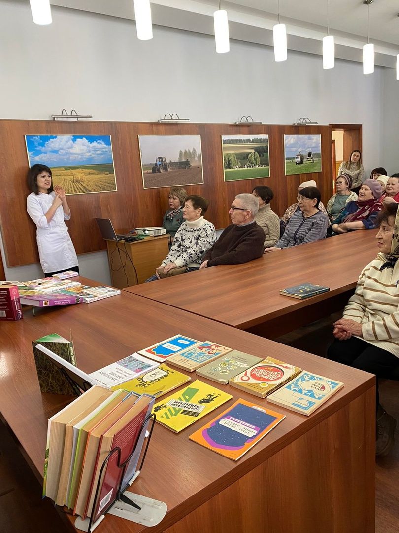 Әтнә үзәк хастаханә табиб-терапевты Гөлгенә Сәгъдиева белән очрашу узды