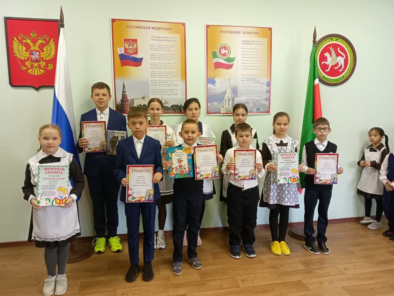 «Күәм урта мәктәбендә иң актив китап укучыларны «Грамота» белән бүләкләделәр»
