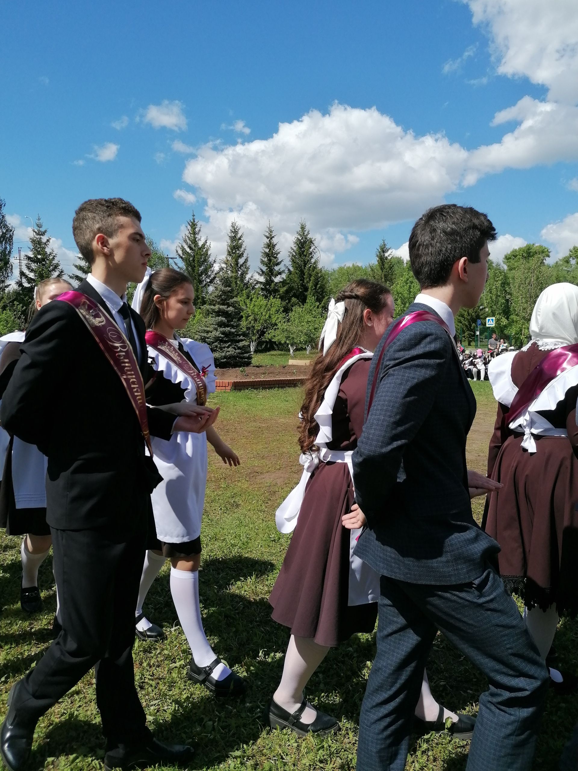 Соңгы кыңгырау яңа тормышка ишекләрен ача