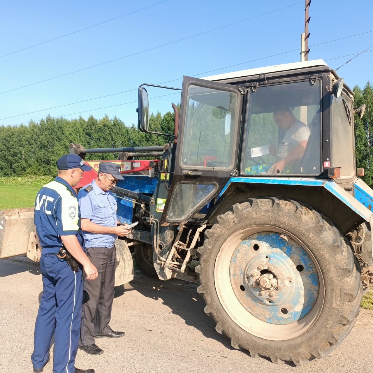 Әтнә районында авыл хуҗалыгы техникаларына рейд үткәрелде