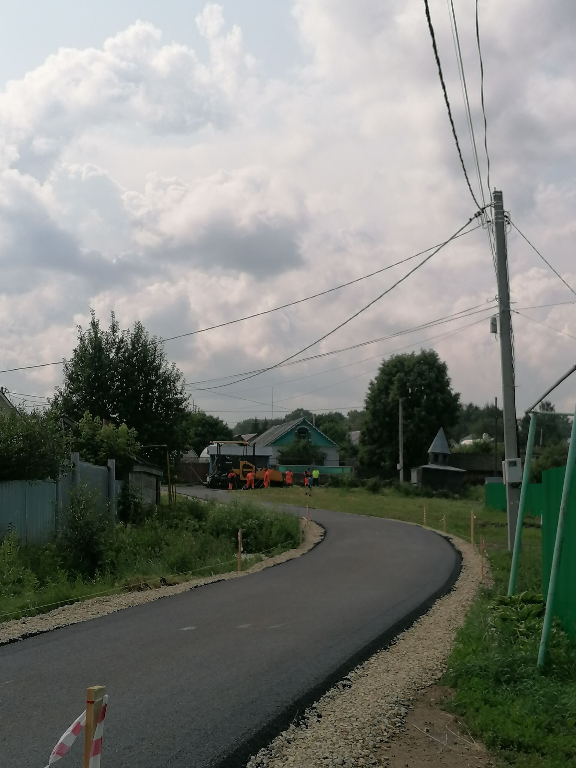 Әтнә урамнарына асфальт җәяләр