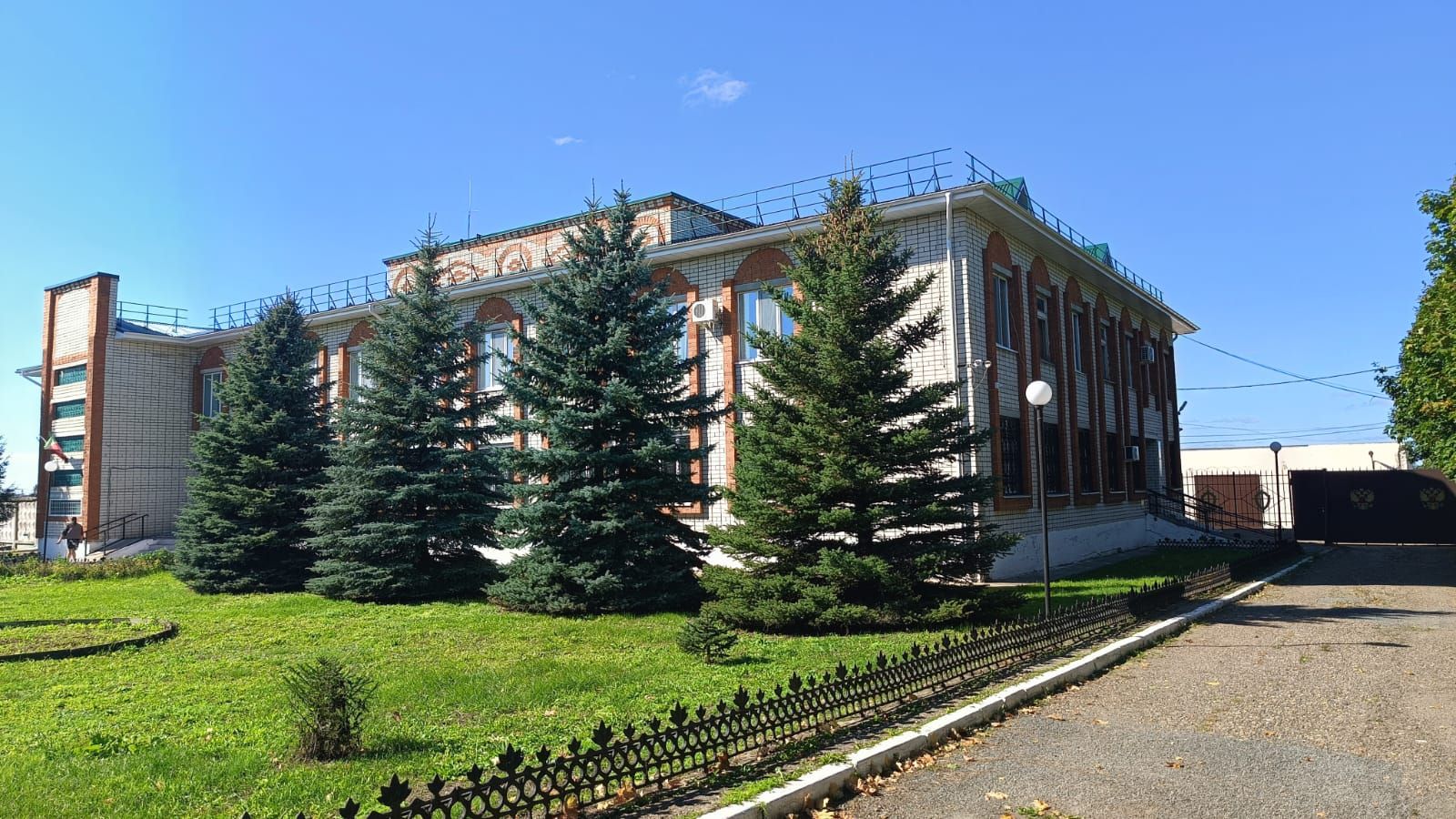“Легаль булмаган мигрант”