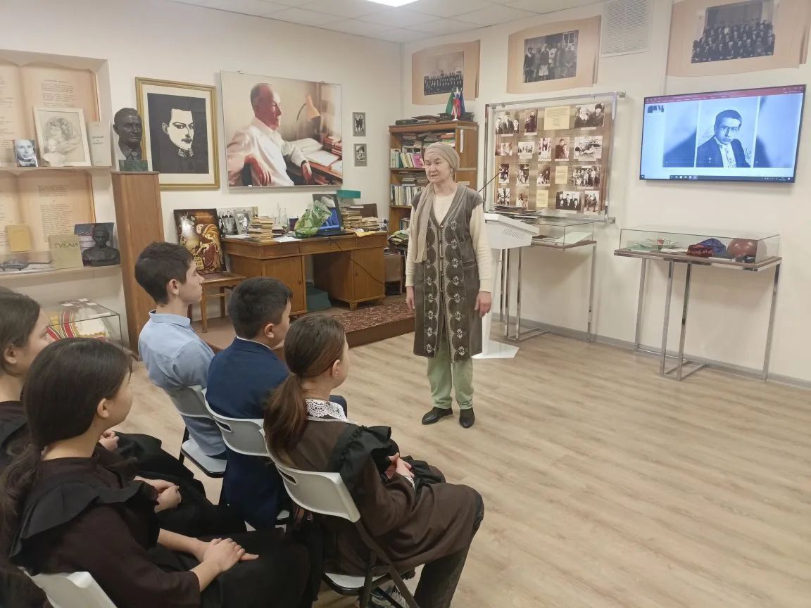 Сибгать Хәким музеенда укучылар  өчен «Талант» исеме белән әдәби дәрес үтте