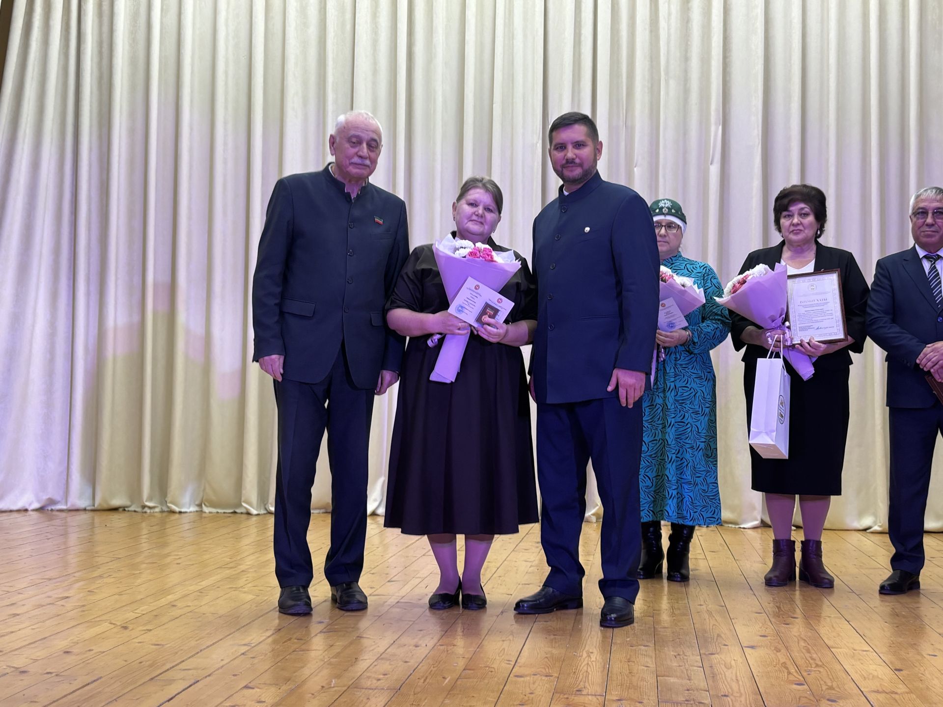 Укытучы! Бөек исем...