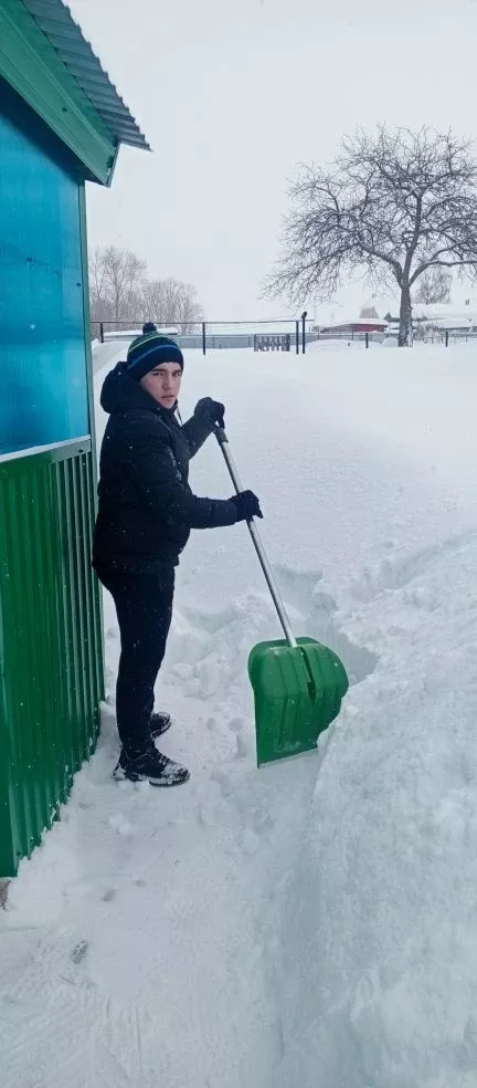 Әтнә авыл хуҗалыгы техникумы укучылары ялгыз калучы өлкәннәргә кар көрәшергә булыша