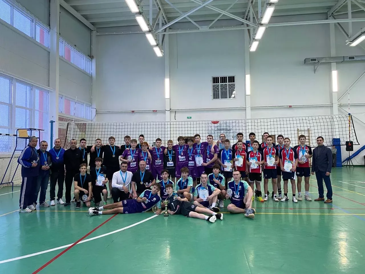 «Ашыт» спорт комплексында яшүсмерләр командалары арасында волейбол буенча Әтнә муниципаль районы беренчелеге булып узды