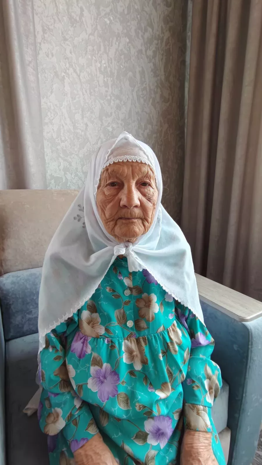 Назимә әбине туган көне белән котладылар