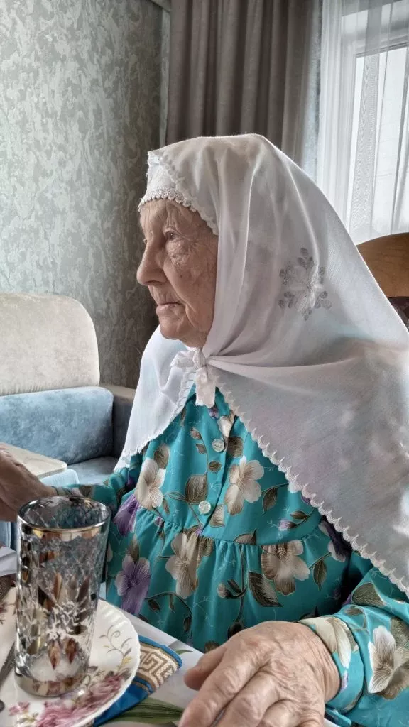 Назимә әбине туган көне белән котладылар