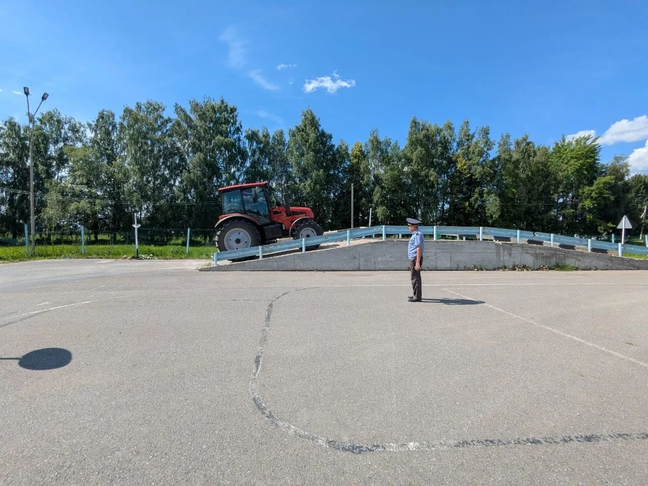 Әтнә авыл хуҗалыгы техникумында үзйөрешле техникаларны идарә итү хокукы алу өчен кабат экзаменнар булып узды