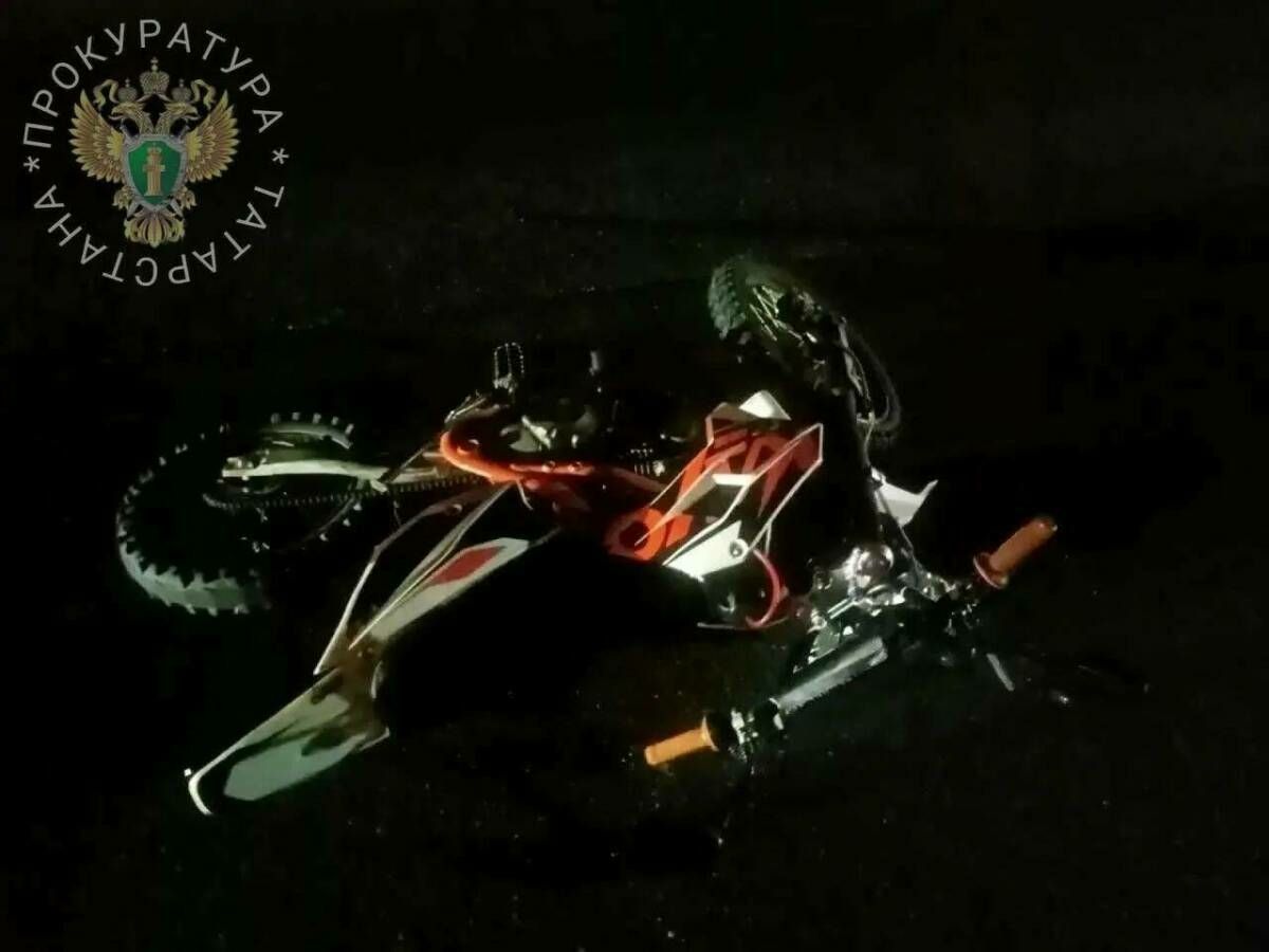 Татарстанда 17 яшьлек үсмер питбайкта тимер киртәгә бәрелеп үлгән