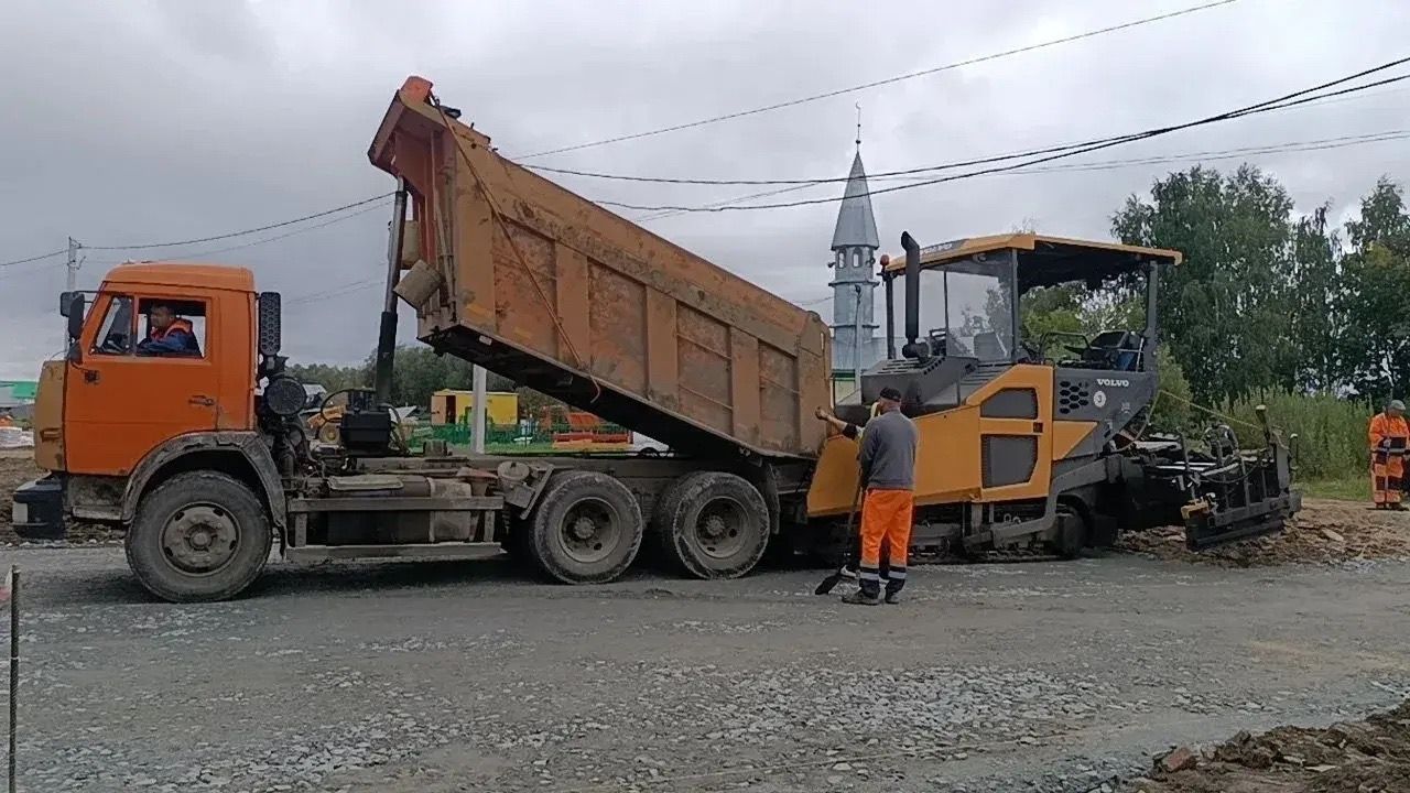 Ары авылында күпфункцияле үзәк әйләнәсенә асфальт җәю эшләре бара