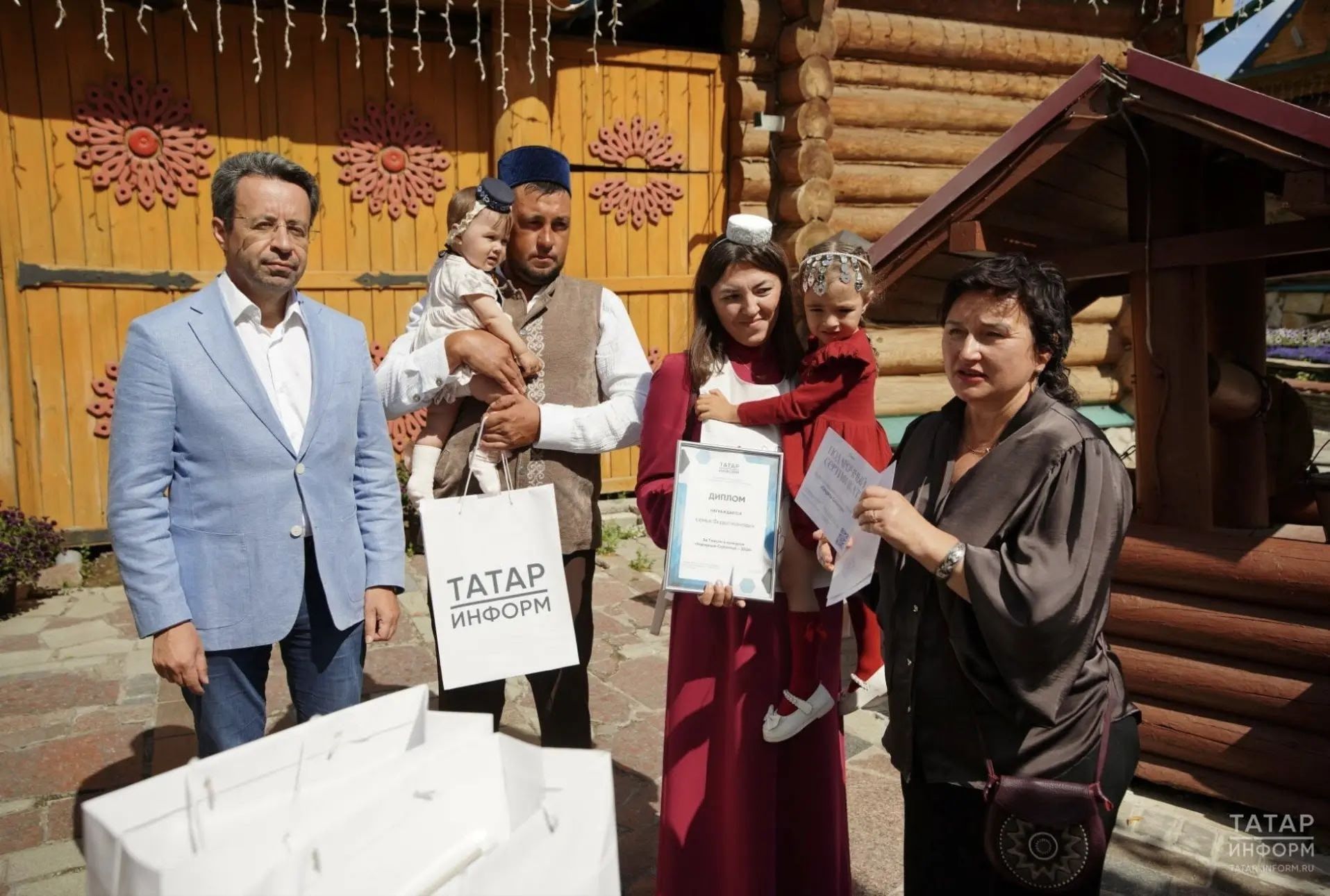 Яңа Әтнә авылыннан Фазылҗановлар гаиләсе  «Туган авылым» комплексында кунак булып кайттылар