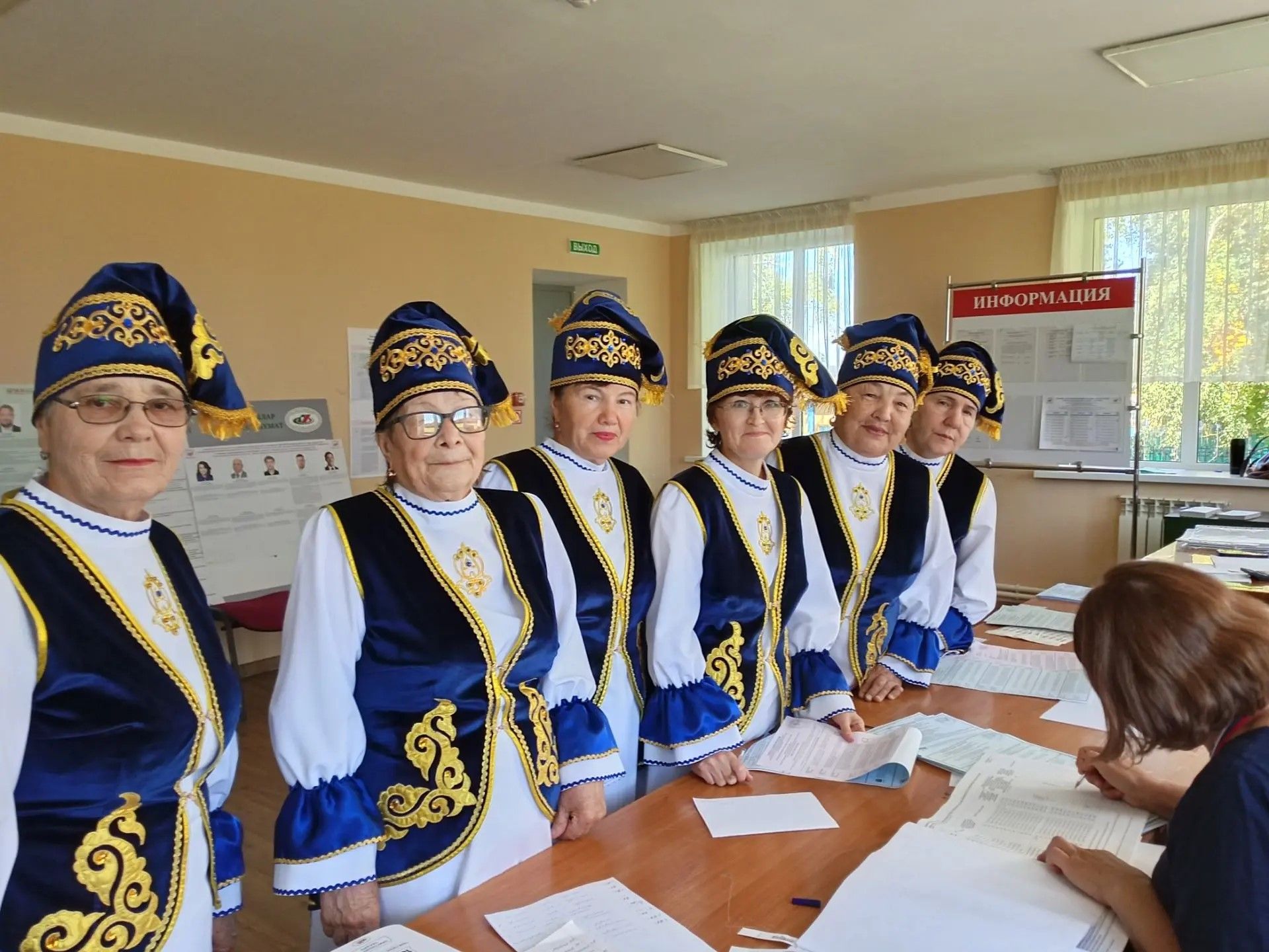 Олы Мәңгәр «Чулпан» халык фольклор ансамбле үзешчәннәре  коллектив белән сайладылар