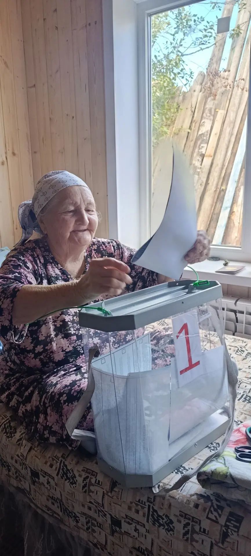 Сайлауга килә алмаучы өлкәннәр өйләрендә сайладылар