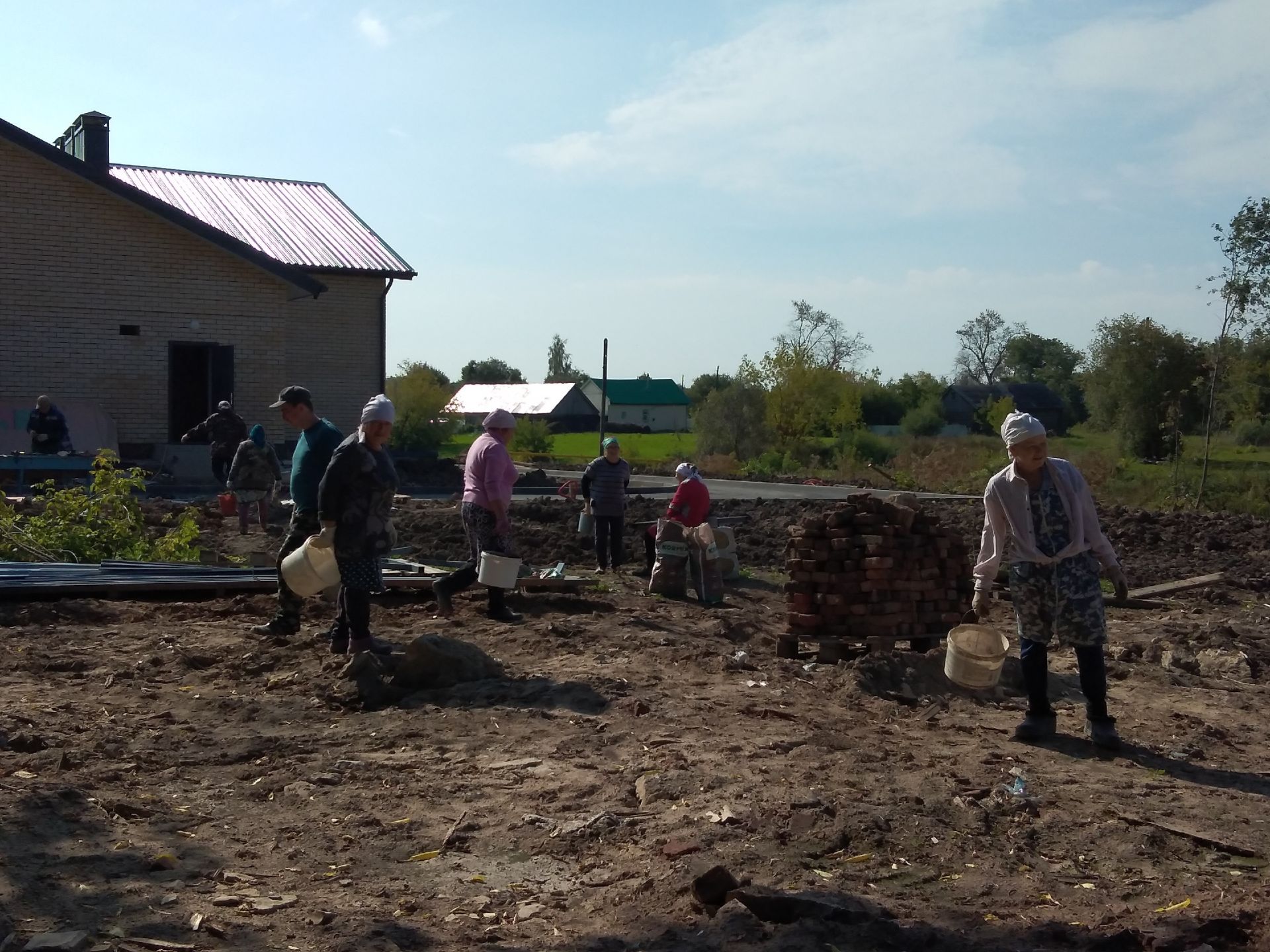 Ары авылы халкы бердәм булып өмә ясады