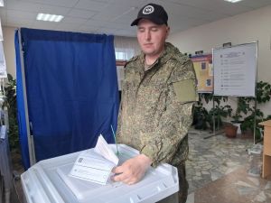 Махсус хәрби операциядә  катнашкан герой егетебез Галимов Айнур сайлауга  килеп  тавыш бирде.