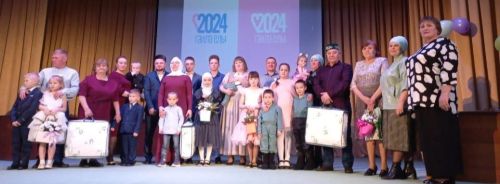 Бәрәскә мәдәният йортында Гаилә елына багышланган бәйрәм узды