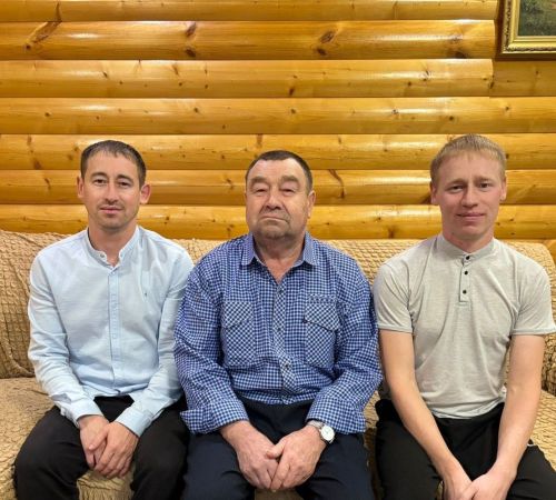 Эш күрсәткечләре дә, үзләре дә бик күркәм алар