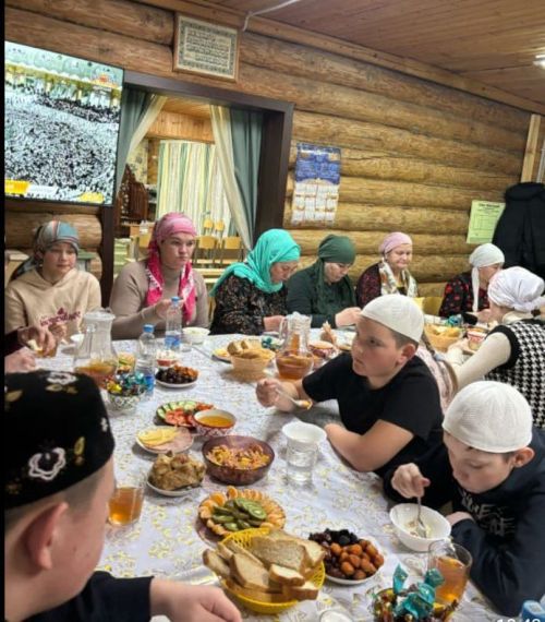 Әтнә районы Олы Мәңгәр мәчетендә көн дә ифтар ашы