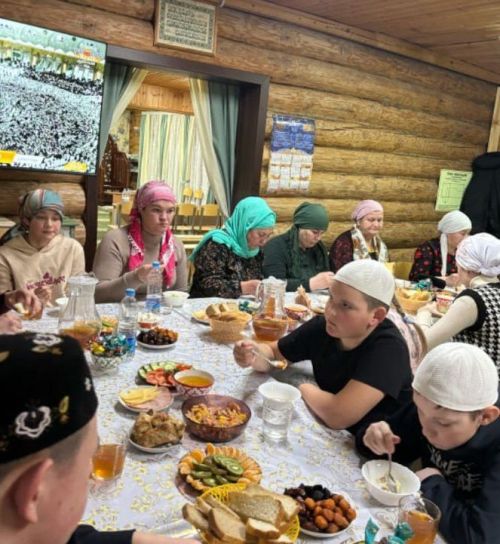 Әтнә районы Олы Мәңгәр мәчетендә көн дә ифтар ашы