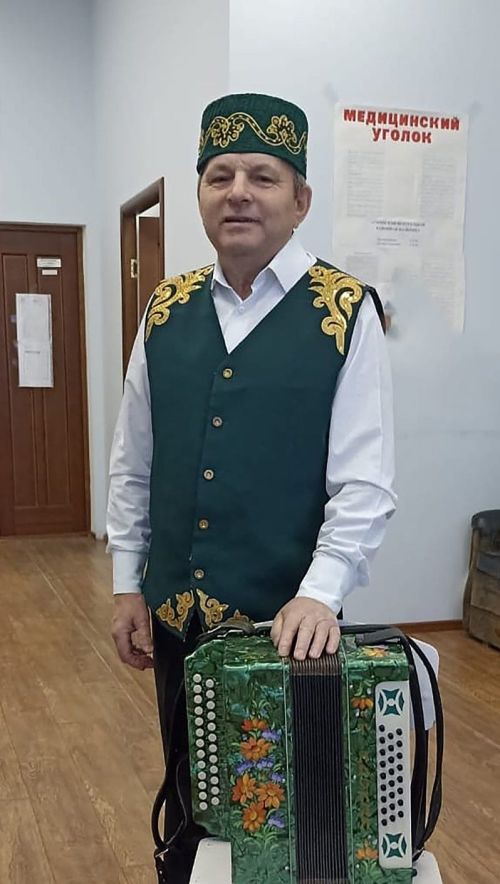 Фәрит Шиһапов: “Сәхнәне төшләремдә күреп уяна идем”