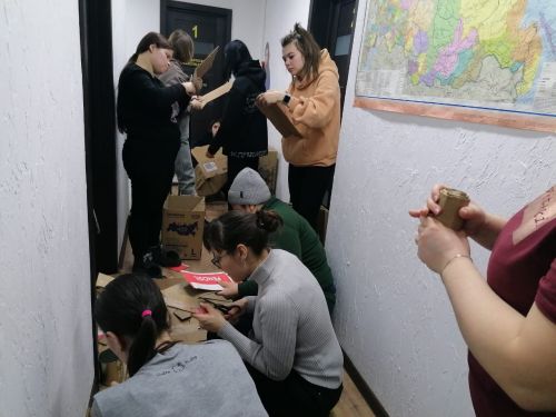 Мобилизацияләнгән егетләргә шәмнәр ясадылар