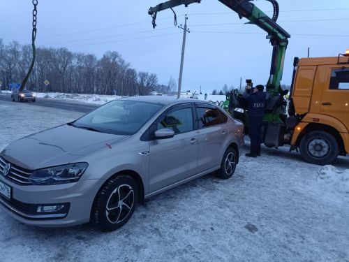 Машинасын «штраф стоянка»га җибәргәннәр