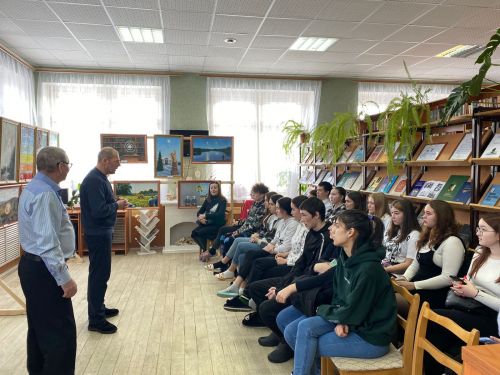 Район үзәк китапханәсендә шәхси күргәзмә ачылды