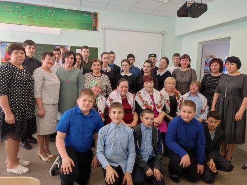 Хатлар яздым утырып...