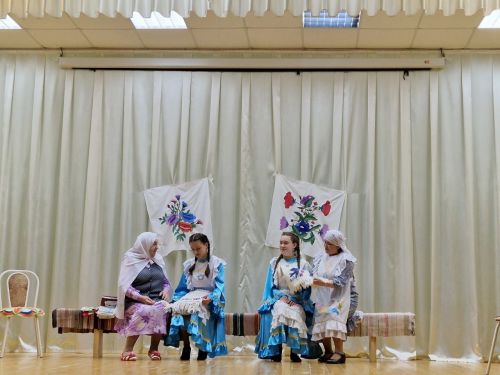 Киме авылында «Бирнә сандыгы тутыру» күренешен күрсәттеләр