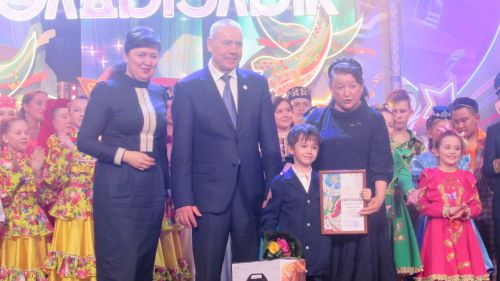 Гала концерттан фоторепортаж