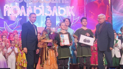 Гала концерттан фоторепортаж