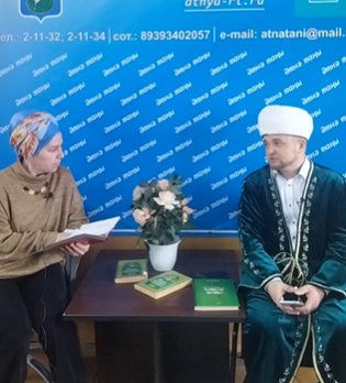Наил хәзрәт белән узган туры эфирны карый аласыз
