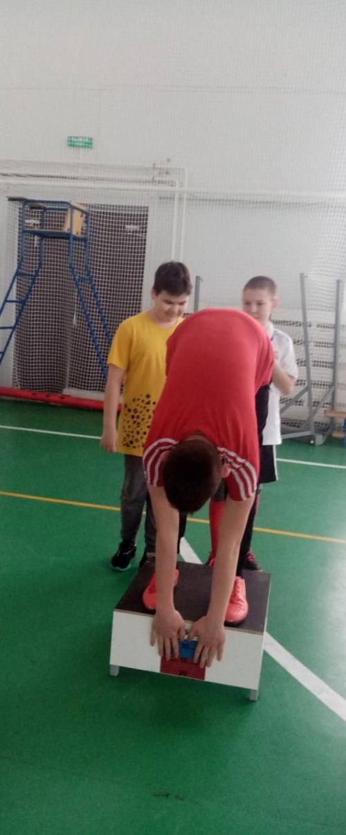 Футболга йөрүче егетләр ГТО нормалары тапшырдылар