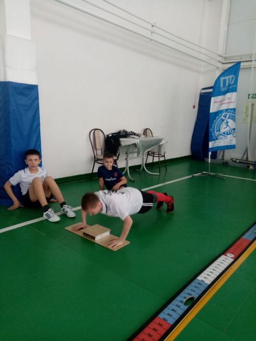 Футболга йөрүче егетләр ГТО нормалары тапшырдылар