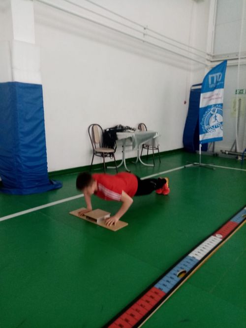 Футболга йөрүче егетләр ГТО нормалары тапшырдылар