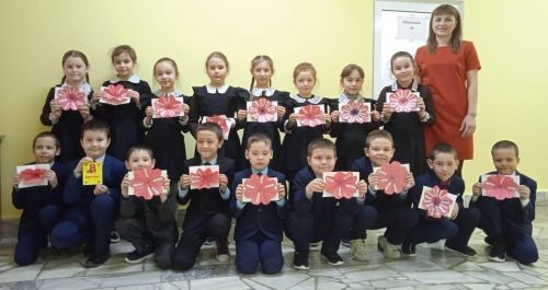 Бәйрәм открыткасы ясау буенча осталык дәресләре үтте