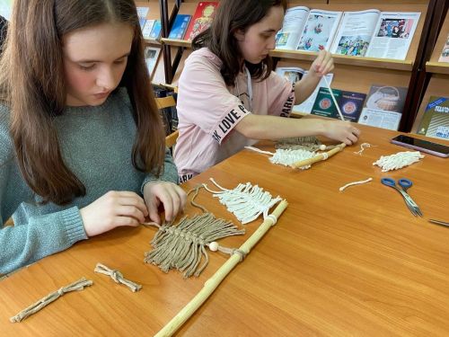 Әтнә үзәк китапханәсендә “Декоратив панно” исемле кызыклы, иҗади осталык дәресе үтте