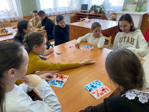 Әтнә үзәк китапханәсендә “Күңелле уеннар көне” көне үтте