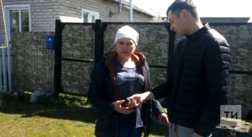 Махсус операциядә һәлак булган дип саналган Татарстан хәрбие әнисенә машина бүләк иткән