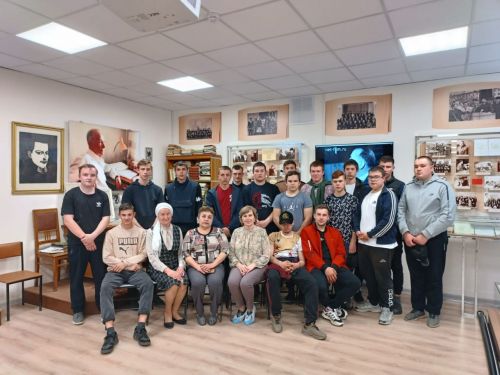 Сибгат Хәким музеена Әтнә авыл хуҗалыгы техникумы студентлары экскурсиягә килделәр