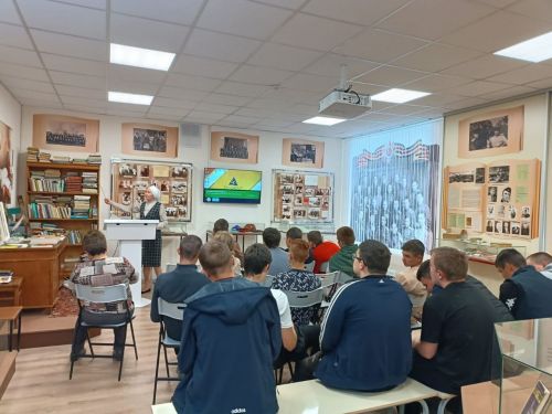 Сибгат Хәким музеена Әтнә авыл хуҗалыгы техникумы студентлары экскурсиягә килделәр