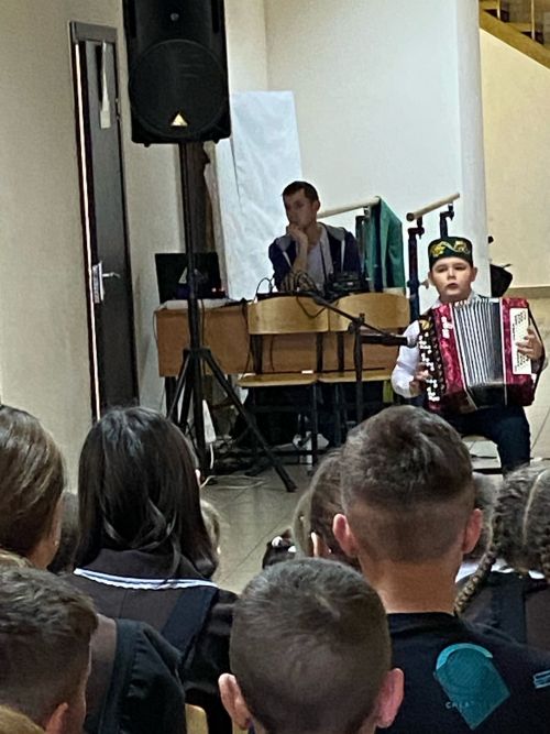 Үзенең осталыгын башкаларга да өйрәтә