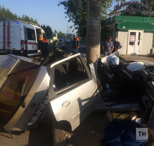 Зур тизлектә баганага бәрелгән машинаның йөртүчесе һәлак булган