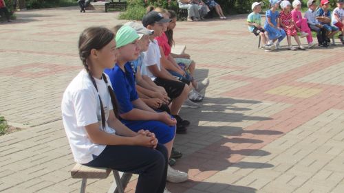 Әтнәләр авыр хәлле гаиләләргә мәктәпкә барырга ярдәм иттеләр